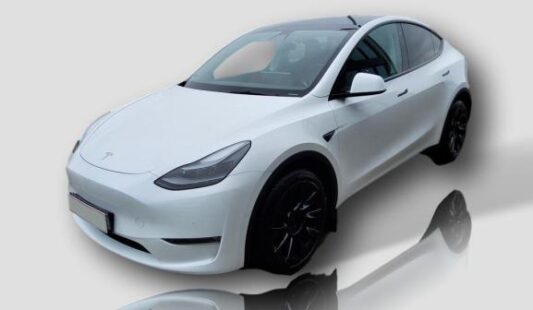 Tesla Model Y – Long Range