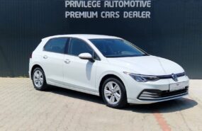 VOLKSWAGEN GOLF 1.0 TSI Comfortline / Bord digital/Faruri LED/Distronic/Extragarantie