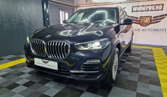 BMW X5/PlugInHybrid/Suspensie pneumatica/DISTRONIC/Bord digital/LED